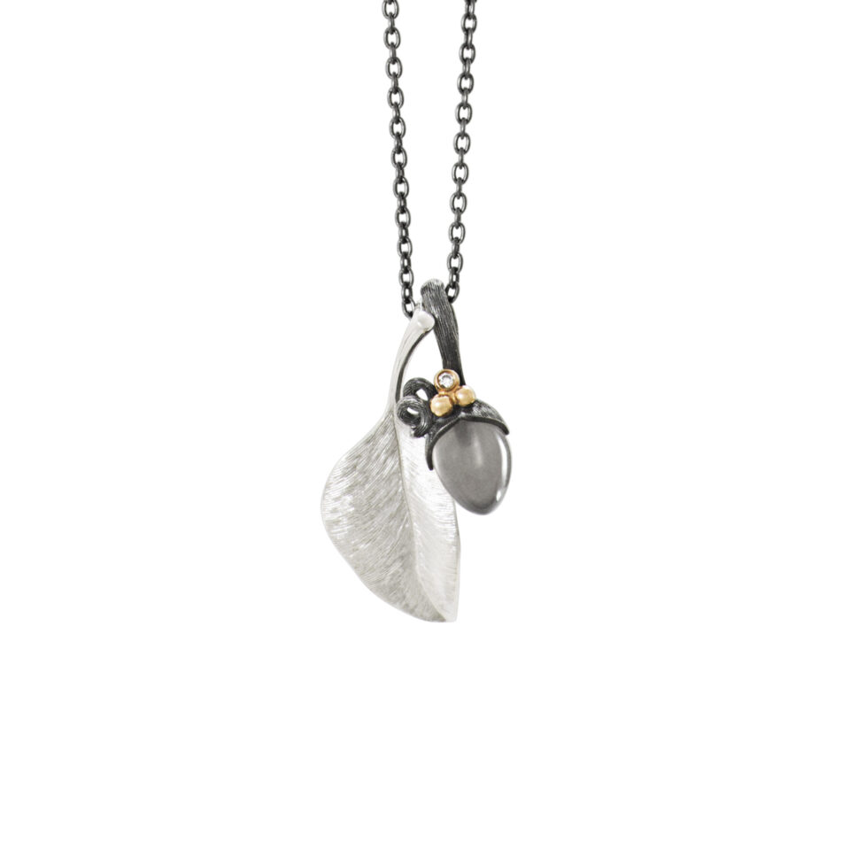 Anheng, Lotus Spire mini gult gull og oksidert sølv med Grå Månesten og Diamant 0,01 ct TW.VS.