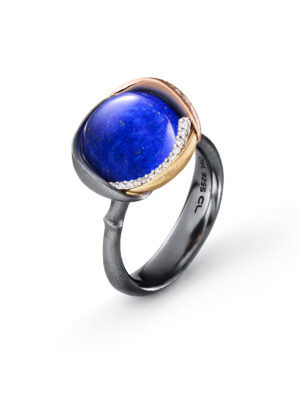 Ring, Lotus 3 Lapis Lazuli oksidert sølv, gult gull og roségull 0,05 ct TW.VS.