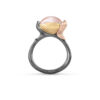 Ring, Lotus 3 Blush Månesten oksidert sølv, gult gull og roségull 0,05 ct TW.VS.