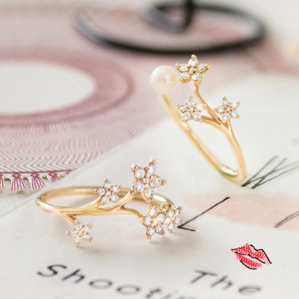 Ring, Shooting Stars 3 Stjerner med Hvit Ferskvannsperle 0,14 ct TW.VS.