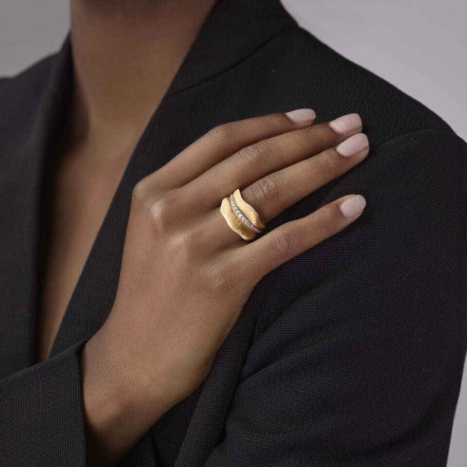 Ring, Leaves Pavé medium 18 k gult gull 0,28 ct TW.VS.