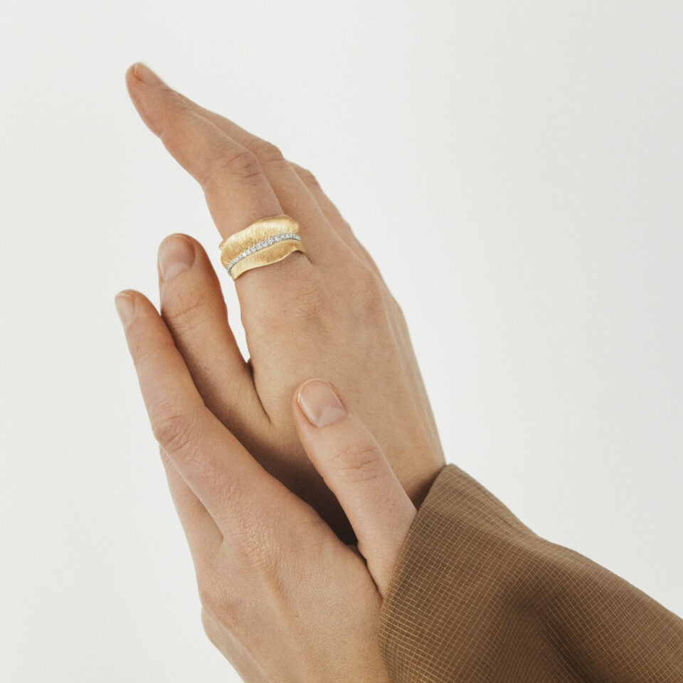 Ring, Leaves Pavé medium 18 k gult gull 0,28 ct TW.VS.