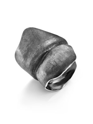 Ring, Leaves stor oksidert sølv
