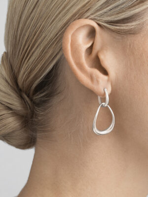 GEORG JENSEN - ØREDOBBER, OFFSPRING ØRERINGER MED VEDHENG SØLV - STYLING