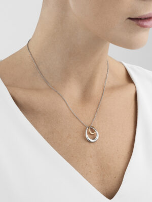 GEORG JENSEN - HALSKJEDE, OFFSPRING ANHENG STOR ROSÉGULL OG SØLV - STYLING