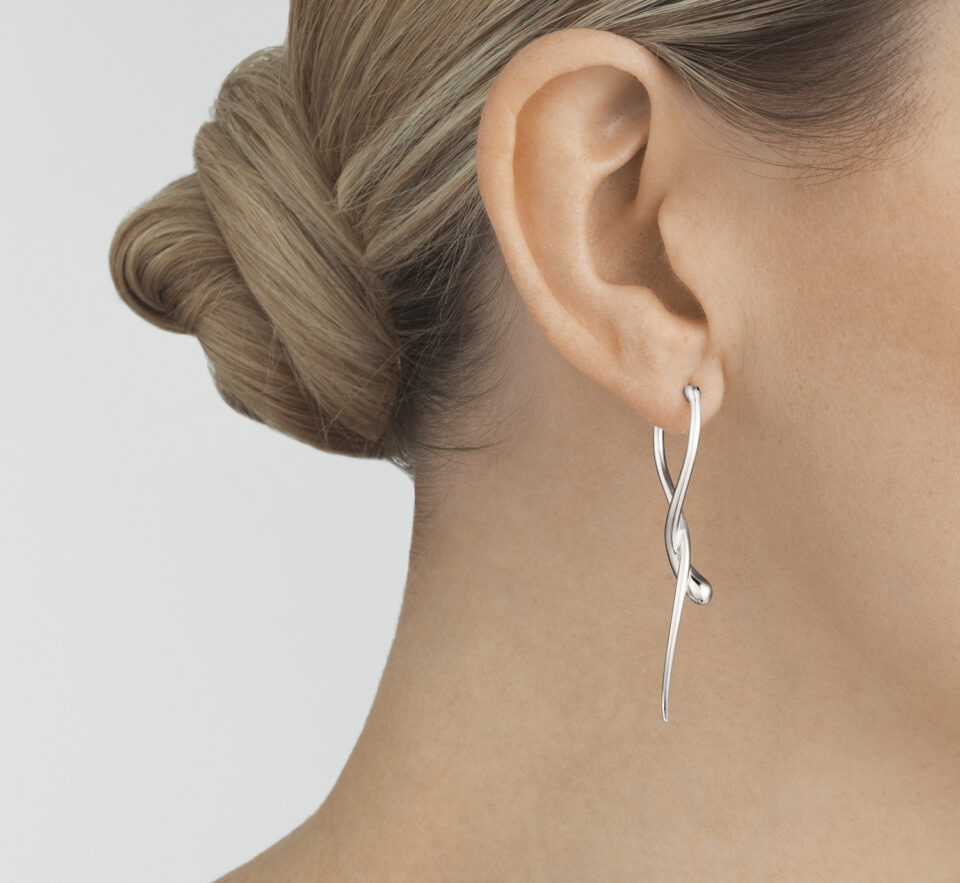 GEORG JENSEN - ØREDOBBER, MERCY ØRERINGER TWIST LANGE SØLV - STYLING