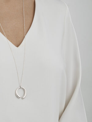 GEORG JENSEN - HALSKJEDE, MERCY ANHENG STORT SØLV - STYLING