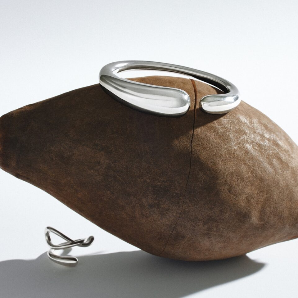 GEORG JENSEN - ARMRING, MERCY BANGLE HENGSLET SØLV - DETALJER