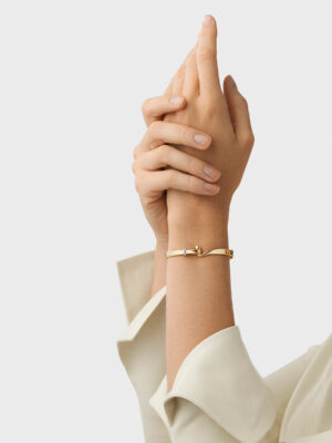 GEORG JENSEN - ARMRING, TORUN BANGLE GULT GULL MED DIAMANTER 0,08 CT. - STYLING HENNE