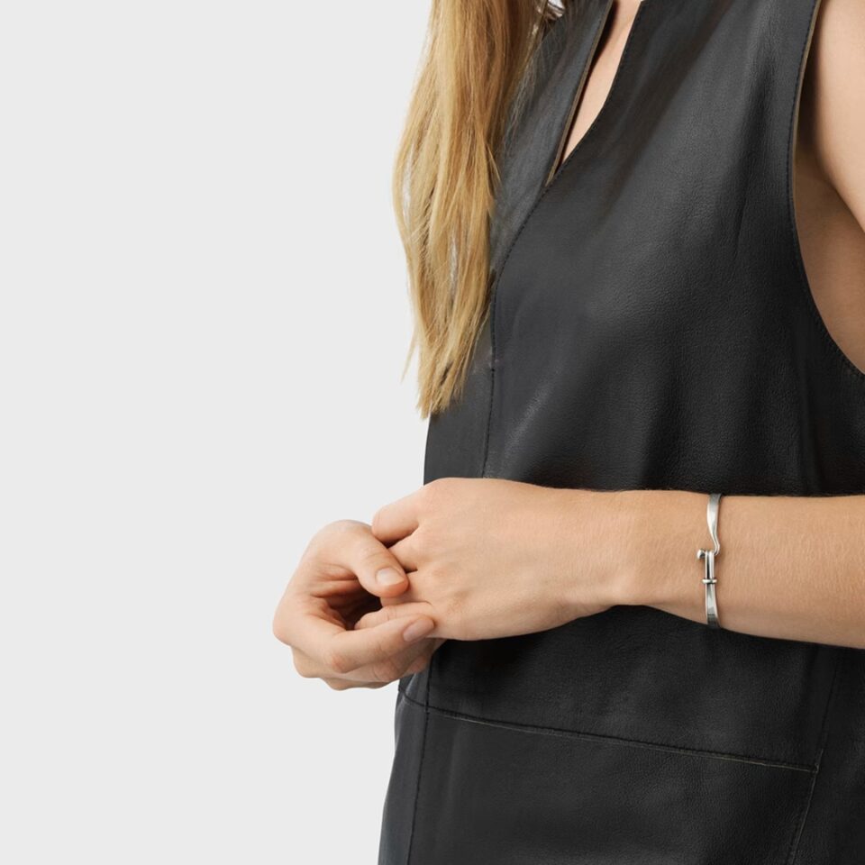 GEORG JENSEN - ARMRING, TORUN BANGLE SØLV - STYLING HENNE