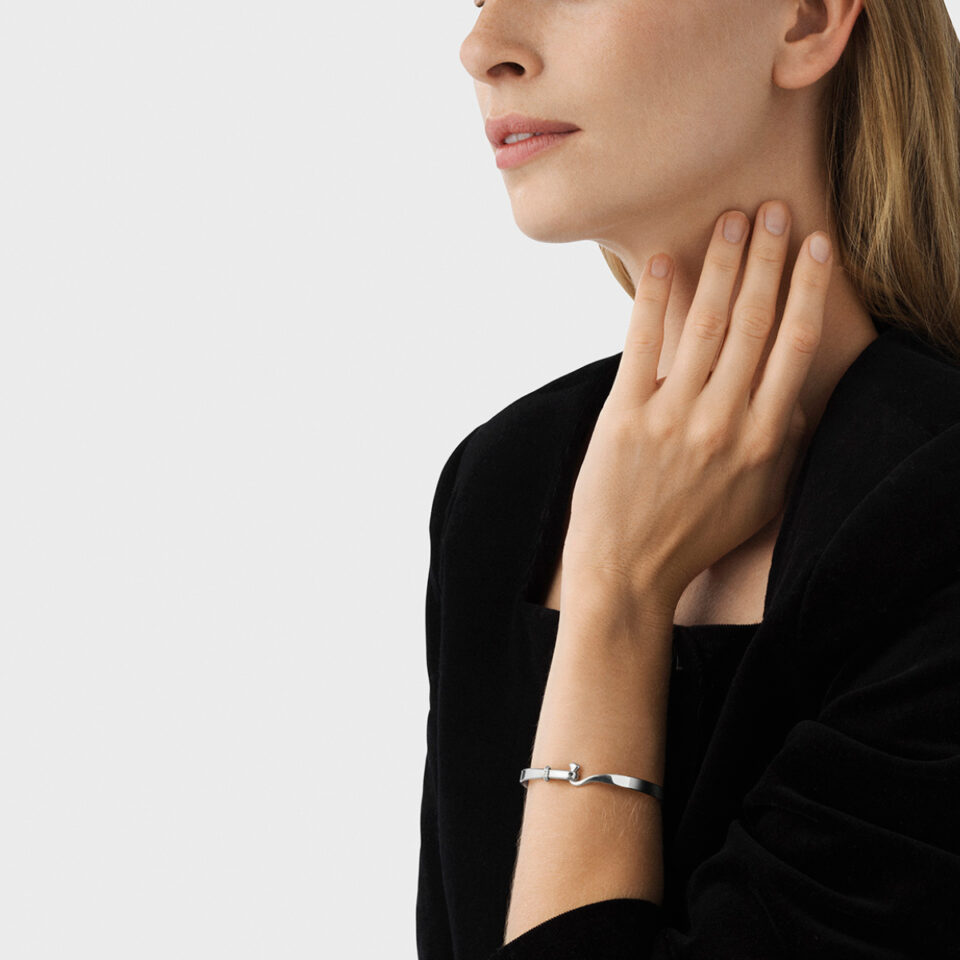 GEORG JENSEN - ARMRING, TORUN BANGLE SØLV MED DIAMANTER 0,08 CT. - STYLING HENNE