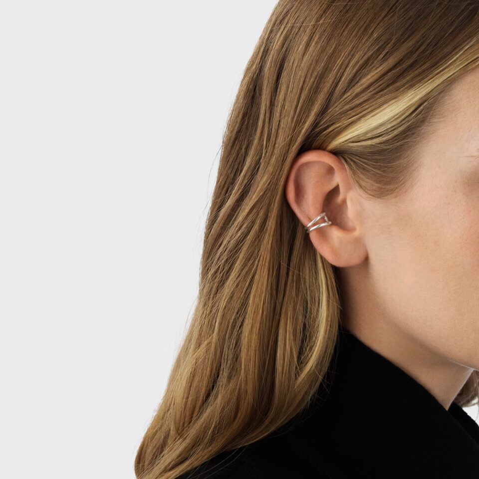 GEORG JENSEN - ØREDOBBER, MERCY EAR CUFF SØLV - STYLING