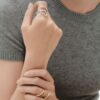 GEORG JENSEN - RING, MERCY TWIST GULT GULL - STYLING