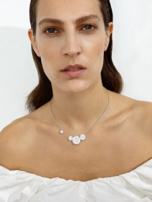 GEORG JENSEN - HALSKJEDE, DAISY ANHENG 4 BLOMSTER SØLV MED HVIT EMALJE - STYLING