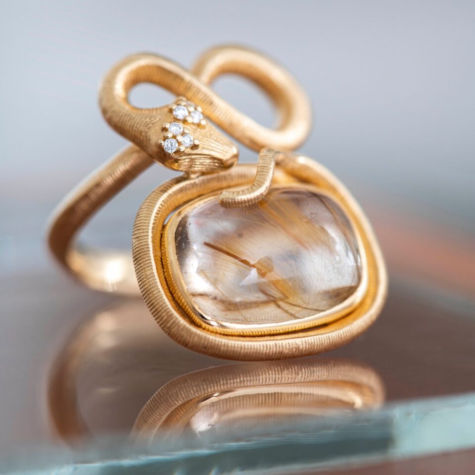 Ring, Snakes liten Rutilkvarts og Diamanter 0,04 ct TW.VS.