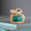 Ring, Snakes liten Malakitt og Diamanter 0,04 ct TW.VS.