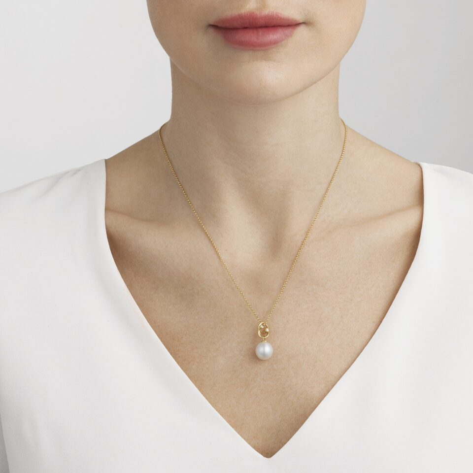 GEORG JENSEN - HALSKJEDE, MAGIC ANHENG MED PERLER OG DIAMANTER 0,04 CT. GULT GULL - STYLING