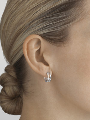 GEORG JENSEN - ØREDOBBER, FUSION HOOPS SMÅ HVITT GULL - STYLING