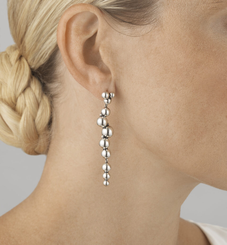 GEORG JENSEN - ØREDOBBER, MOONLIGHT GRAPES LANGE OKSIDERT SØLV - STYLING