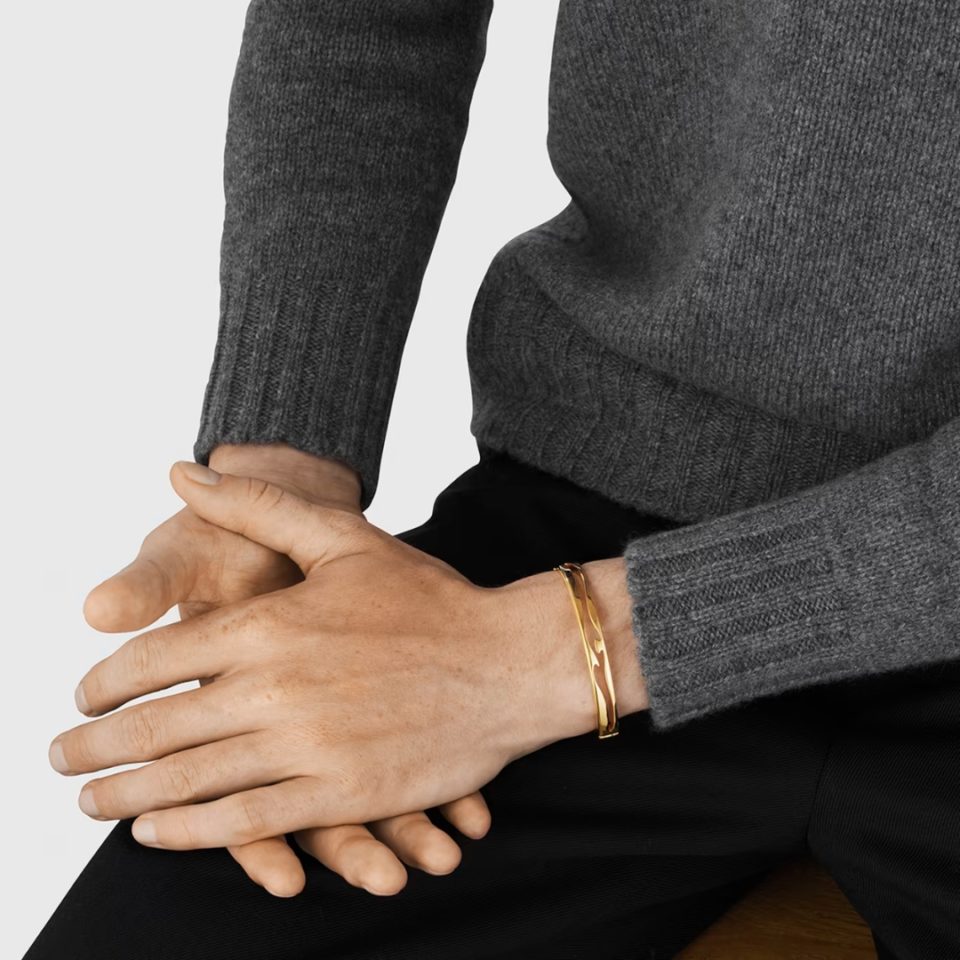 GEORG JENSEN - ARMRING, FUSION ÅPEN BANGLE GULT GULL - STYLING HAN