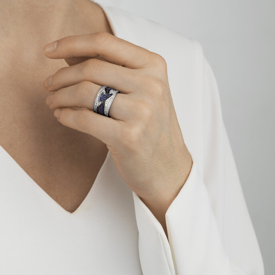 GEORG JENSEN - RING, FUSION CENTERRING BLÅ SAFIRER PAVÉ 0,70-1,11 CT. HVITT GULL - STYLING