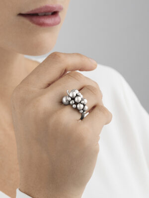 GEORG JENSEN - RING, MOONLIGHT GRAPES LITEN OKSIDERT SØLV - STYLING