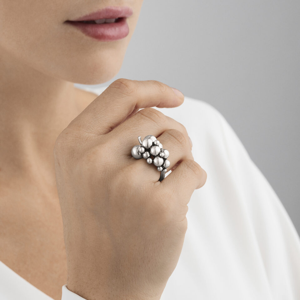 GEORG JENSEN - RING, MOONLIGHT GRAPES LITEN OKSIDERT SØLV - STYLING