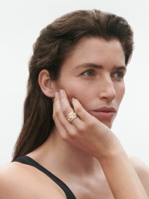 GEORG JENSEN - RING, FUSION CENTERRING KREMHVIT HYCERAM GULT GULL - STYLING