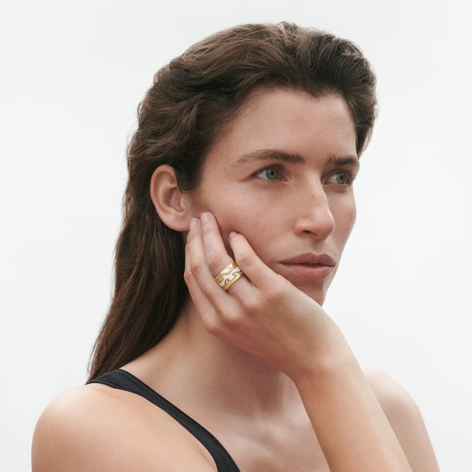 GEORG JENSEN - RING, FUSION CENTERRING KREMHVIT HYCERAM GULT GULL - STYLING