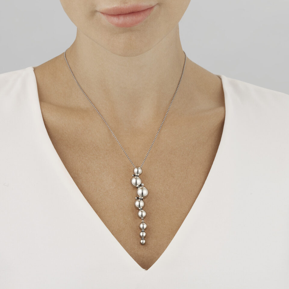 GEORG JENSEN - HALSKJEDE, MOONLIGHT GRAPES ANHENG LANGT 11 PERLER OKSIDERT SØLV - STYLING