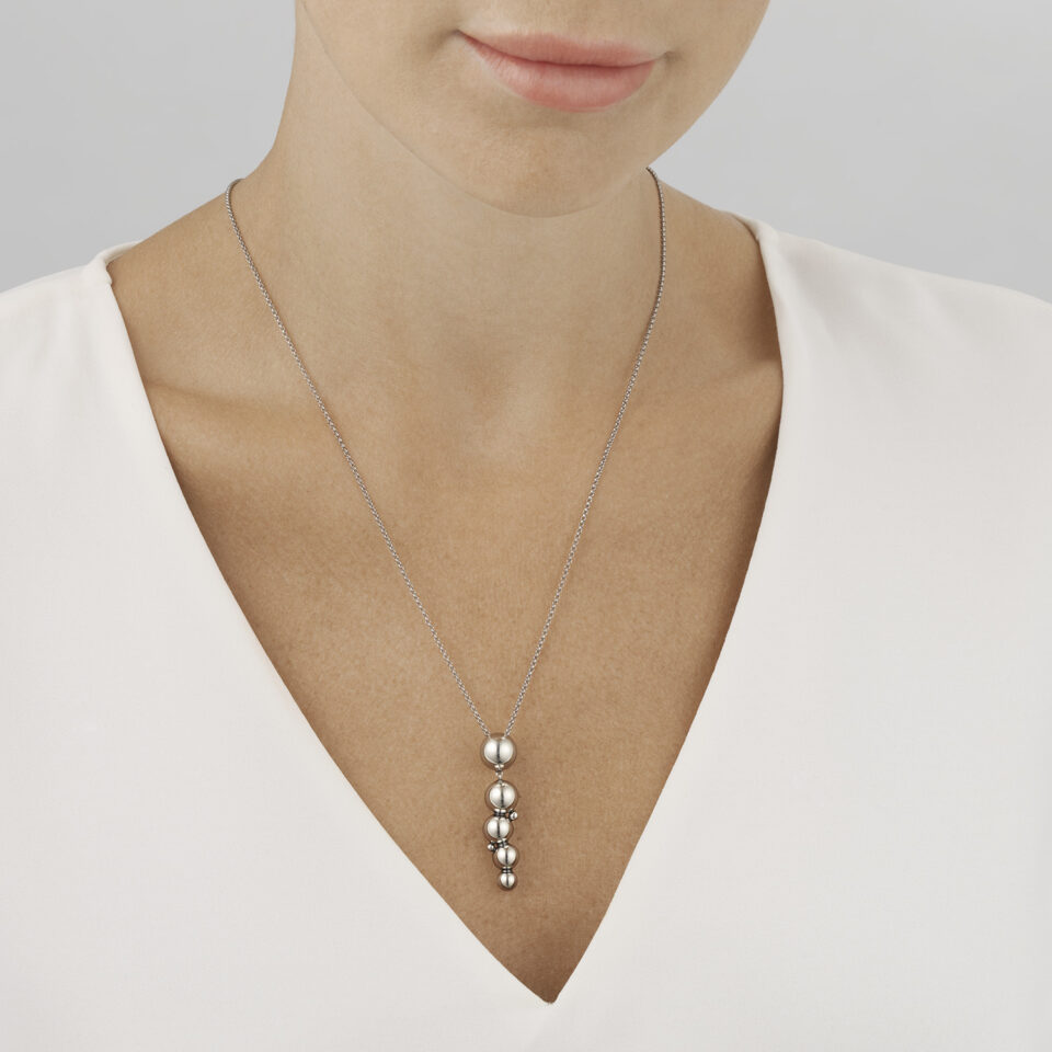 GEORG JENSEN - HALSKJEDE, MOONLIGHT GRAPES ANHENG 7 PERLER OKSIDERT SØLV - STYLING