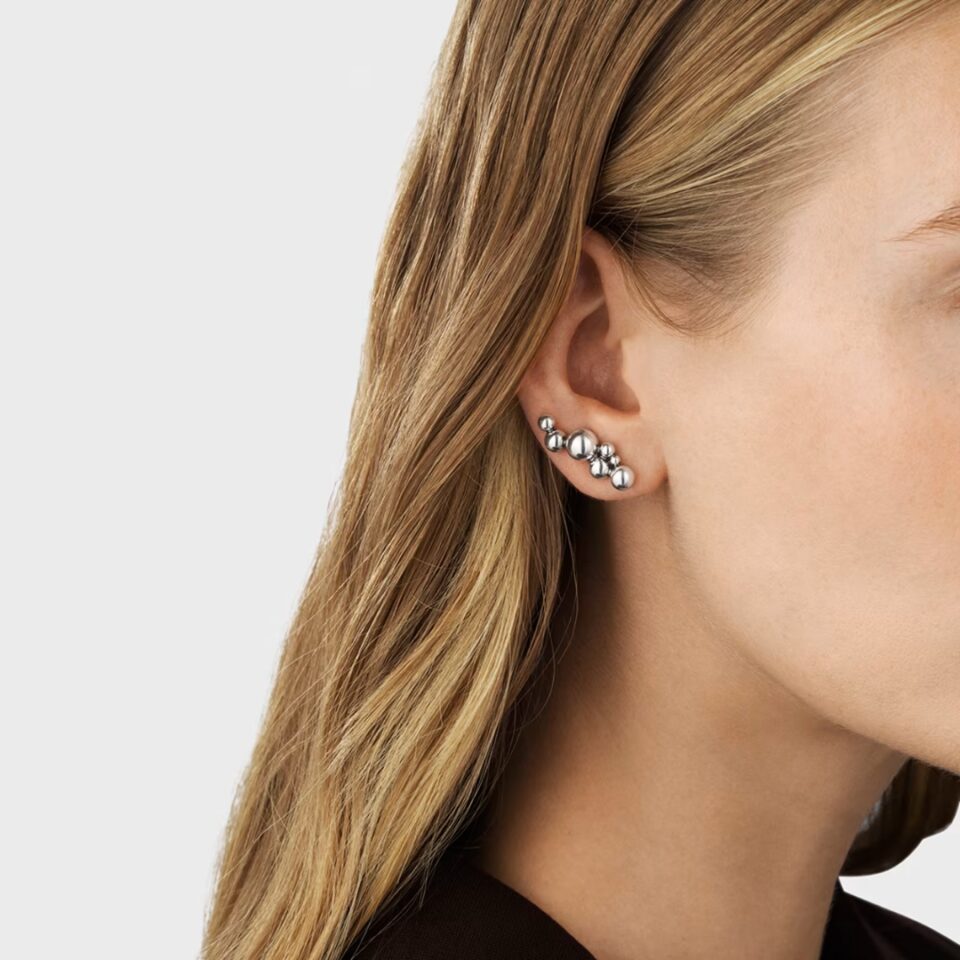 GEORG JENSEN - ØREDOBBER, MOONLIGHT GRAPES LANGE EAR CUFFS OKSIDERT SØLV - STYLING