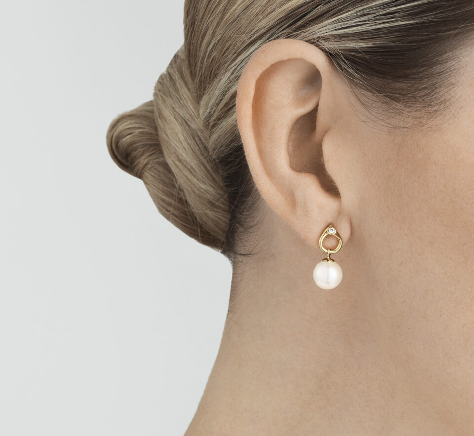 GEORG JENSEN - ØREDOBBER, MAGIC MED PERLER OG DIAMANTER 0,04 CT. GULT GULL - STYLING