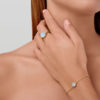 JULIE SANDLAU - ARMBÅND, PRIMINI MILKY AQUA - STYLING