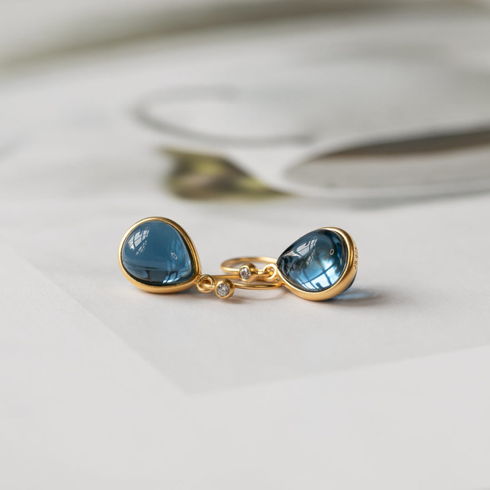JULIE SANDLAU - ØREDOBBER, PALOMA SAPPHIRE BLUE - DETALJER