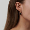 JULIE SANDLAU - ØREDOBBER, DIVINE ONYX - STYLING