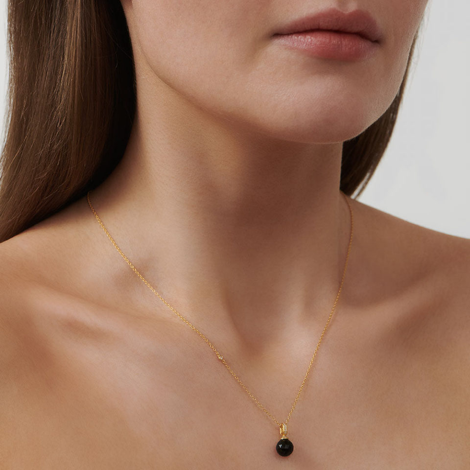 JULIE SANDLAU - ANHENG, DIVINE ONYX - STYLING