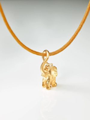 OLE LYNGGAARD COPENHAGEN - ARMBÅND, MY LITTLE WORLD ELEPHANT 0,01 CT. BEIGE - DETALJER